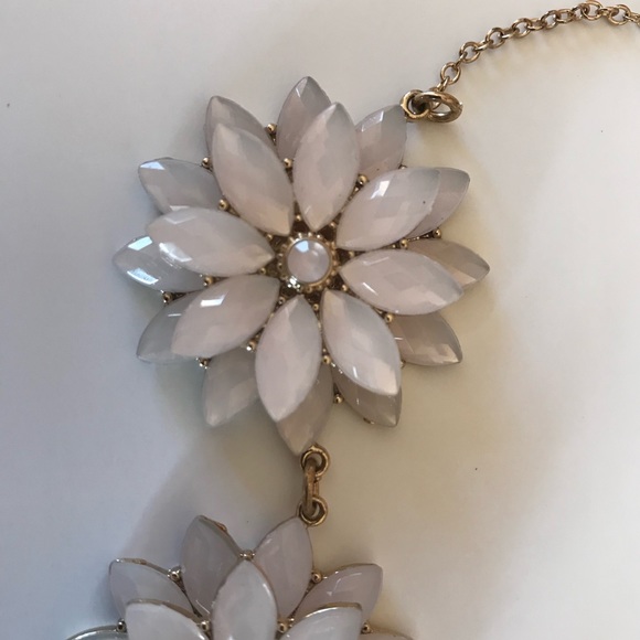 Necklace pretty and classic. - Picture 3 of 3